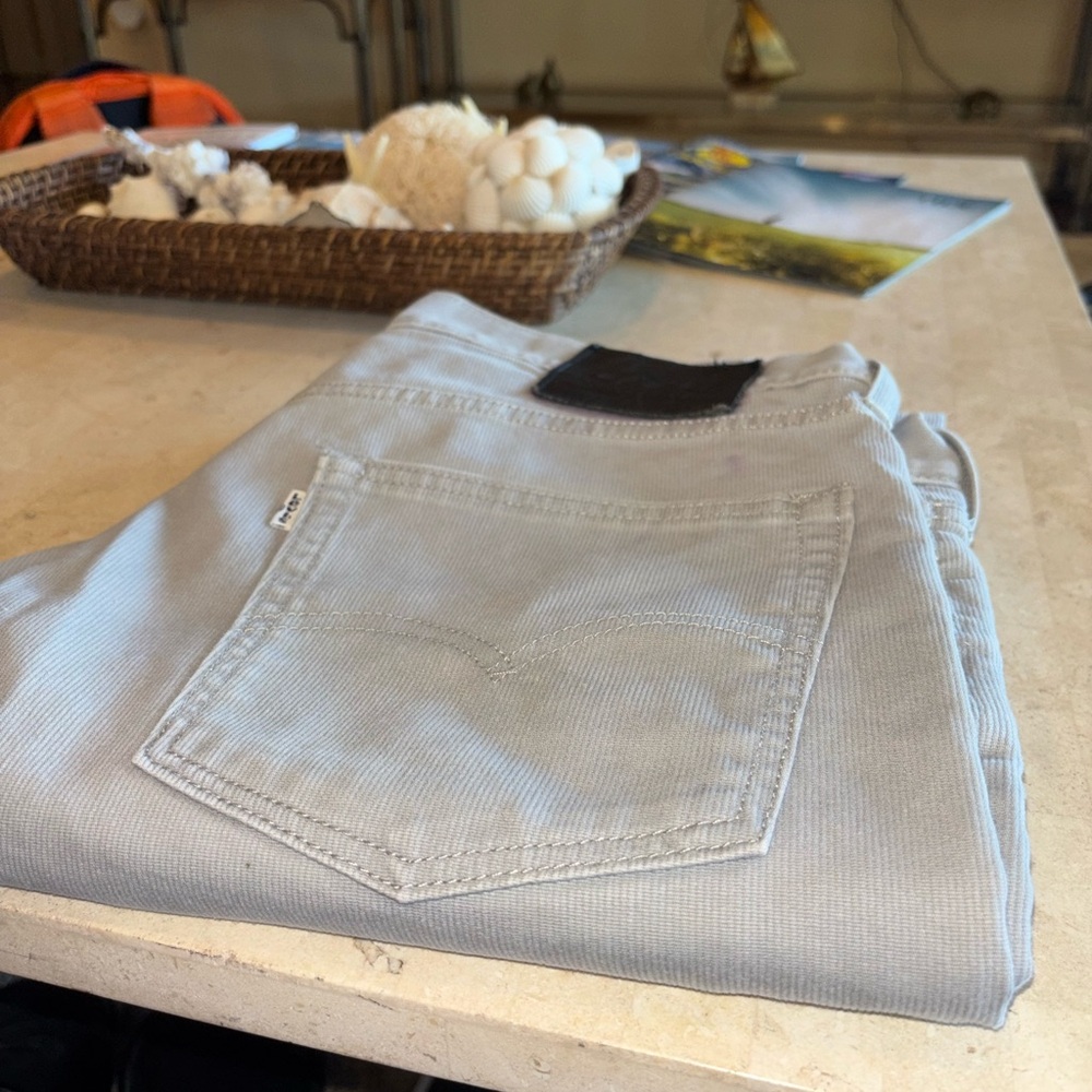 Levi's Men's Light Gray Jeans - Picture 1 of 3
